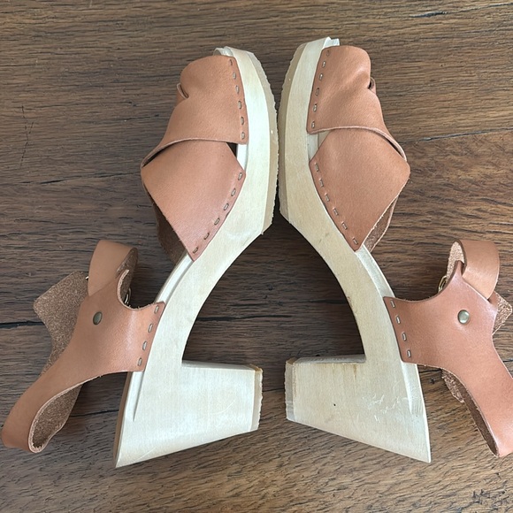 Bryr Tan Leather Sandals - Picture 14 of 16